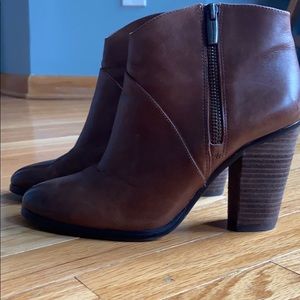 VINCE CAMUTO - Ankle Booties